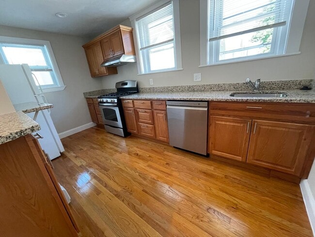 Building Photo - 135 Massachusetts Ave Unit 3