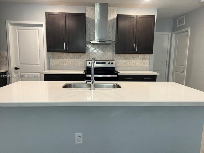 Photo - 421 NE 6th Ct