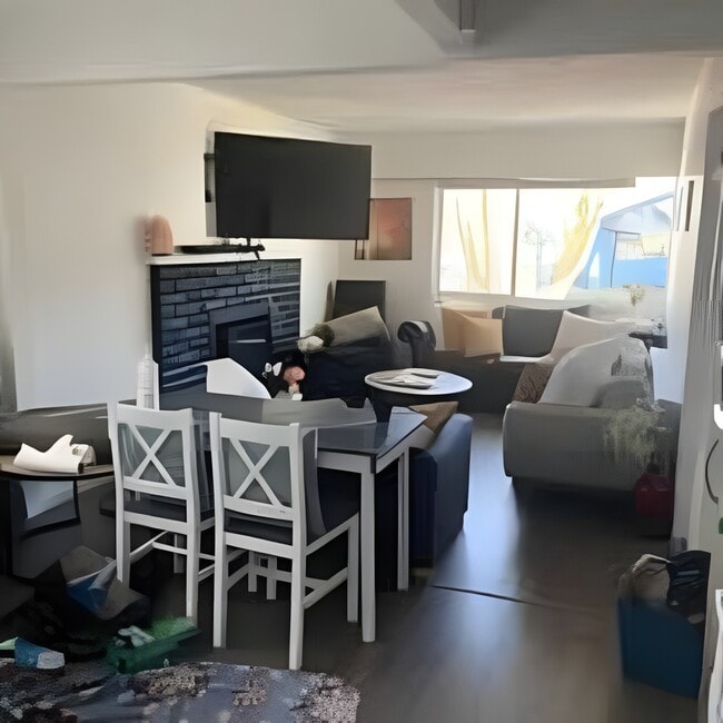 2138 13th Av W