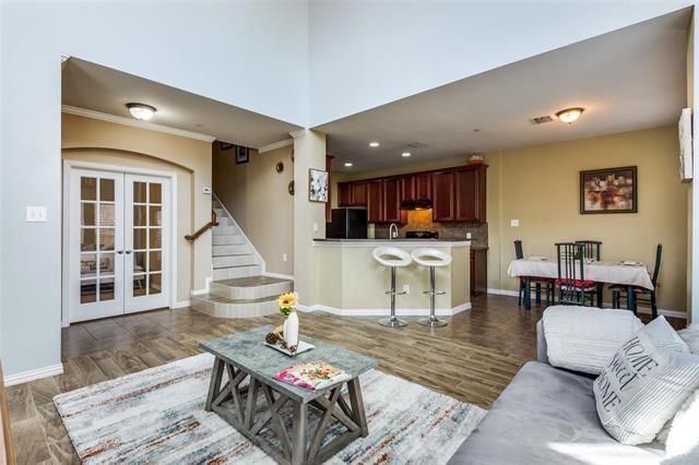 Photo - 8730 Manhattan Ave