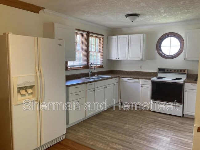 Photo - 607 East Ave