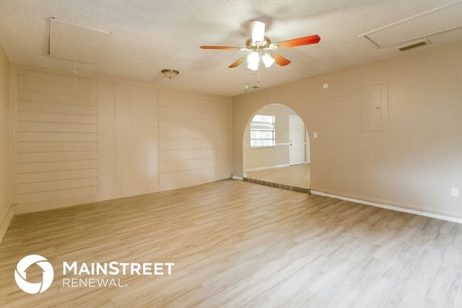 Building Photo - 2409 Oak Hollow Dr Rental