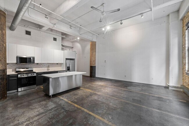 Photo - 700 N Washington Ave