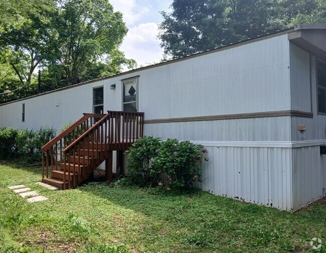 Building Photo - 107 Elm St Rental