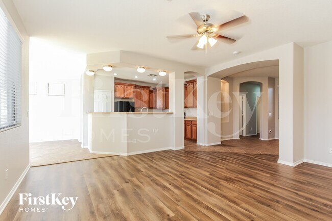 1526 W St Kateri Dr