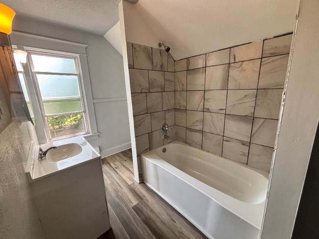 Photo - 633 W North St Unidad 2