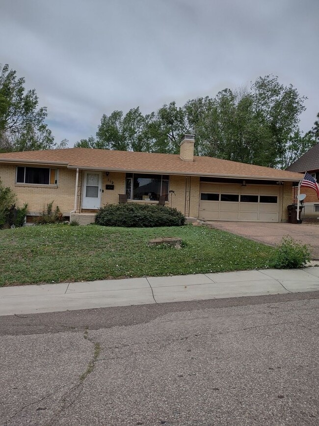 Building Photo - Spacious rancher in quiet neighborhood.