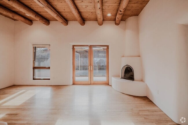 Building Photo - Unique Charm on Lolita St. Rental