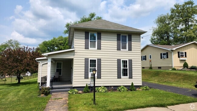 Building Photo - Rare Opportunity To Rent A Beautifully Upd... Rental