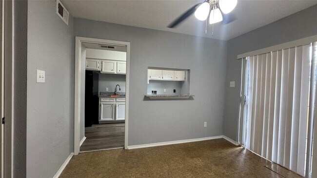 Photo - 7925 Grove Ridge Dr