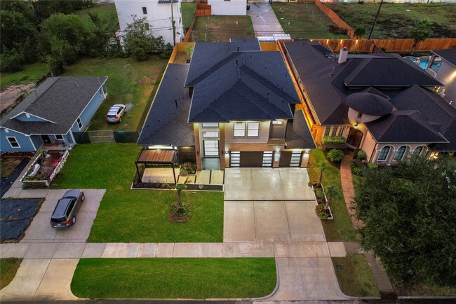 Building Photo - 3902 Charleston St