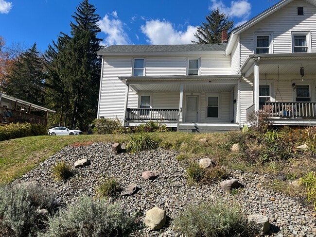 Front - 29 Putnam St Unit 29 Putnam