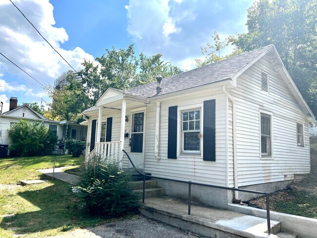 Photo - 722.5 Shelby St House