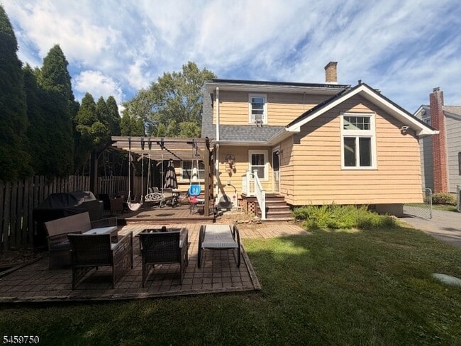 33 Poplar Ave