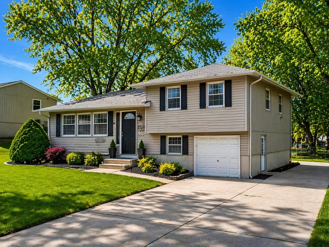 Building Photo - 500 NE 113th Ter