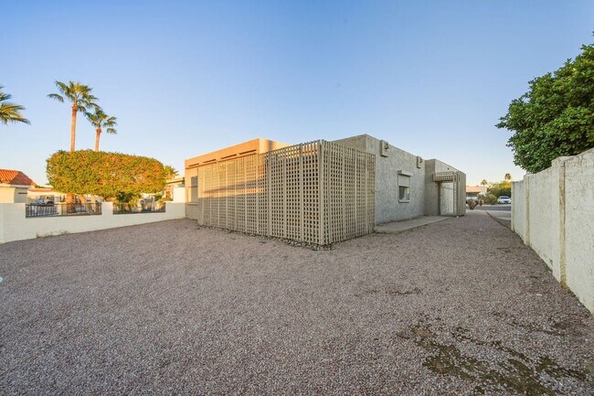 Photo - 6120 E Augusta Cir