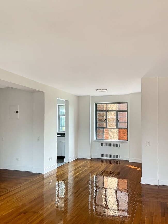 Photo - A prized destination in beautiful Forest Hill Garden, a place to call home Unit 46E