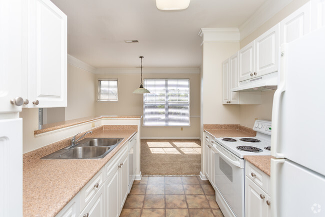 3BR, 2BA - Winthrop - 1220 SF - The Marlowe Apartments
