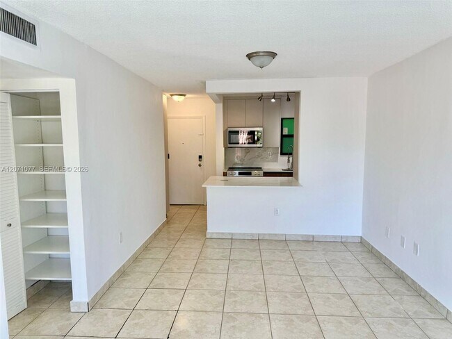 Photo - 1530 SW 2nd St Unit 304