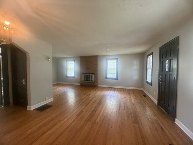 Photo - 515 W Southside Blvd