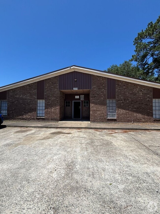 Building Photo - 929 Live Oak Dr Unit A Rental