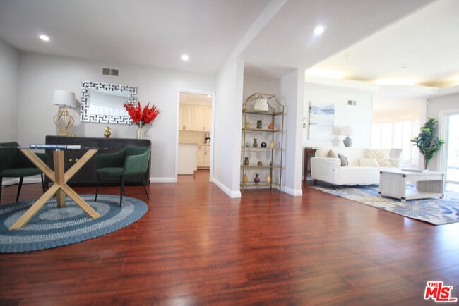 Photo - 6605 S Sherbourne Dr