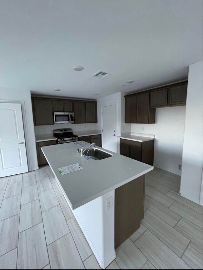 Photo - 380 Rosefinch St