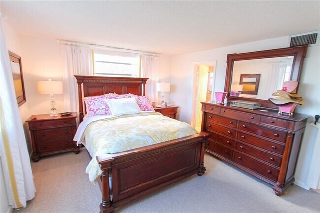 Photo - 401 SE 3rd St Unidad 308