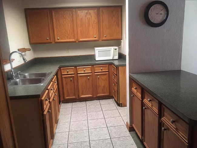 Kitchen - 6 Landings Way Unit 6