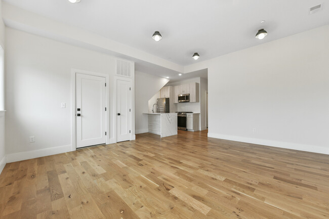 Photo - 198 Maverick St Apartments Unit 3