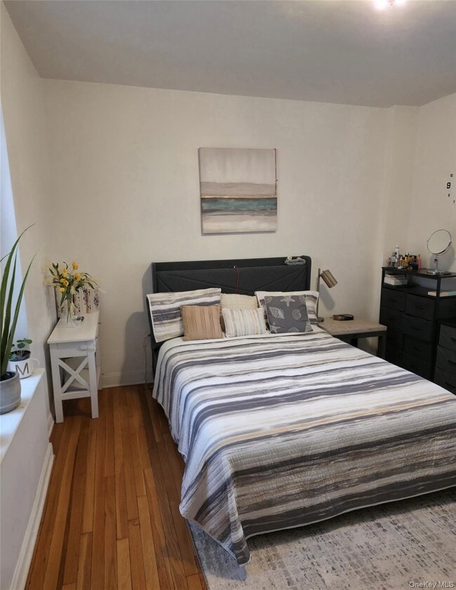 Building Photo - 62-64 Saunders St Unit 2L