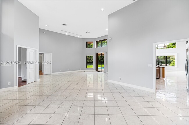 Photo - 1256 Manor Dr S