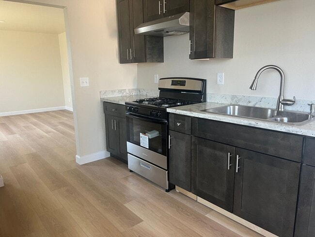 Photo - 223-227 W Curtis St. Unidad 225 W Curtis St.