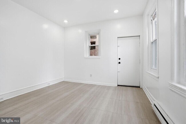 Photo - 3462 N Front St