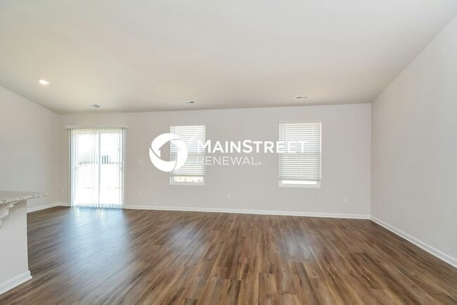 Photo - 3 Bedroom Pet-Friendly Home in Zebulon, NC with Main Street Renewal