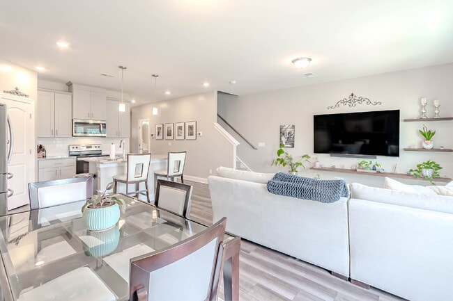 3/2.5 Townhome w/ Garage. Great Location!