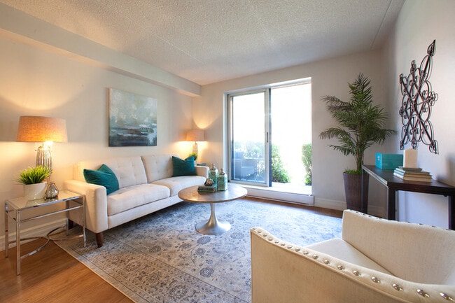 Building Photo - Oakdale Heights