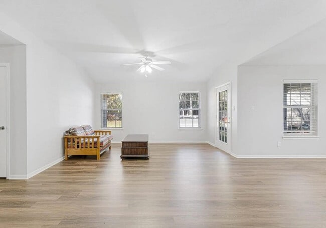 Photo - 325 Fuller St