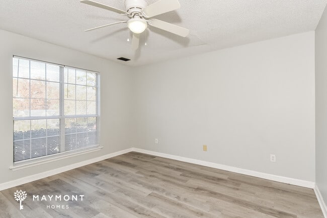 Photo - 505 Castlerock Ct