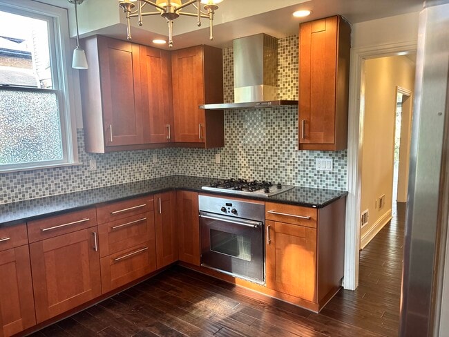 Photo - 215 Henderson St