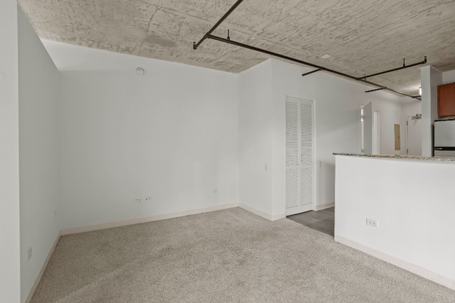 Photo - 910 S Clark St