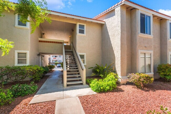 Building Photo - Charming Condo with new carpet & paint, lo...