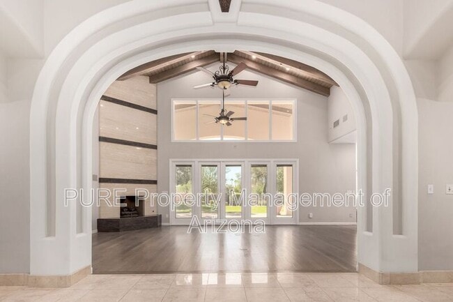 Building Photo - 10761 E Fanfol Ln