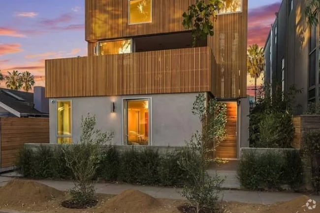 Building Photo - 1519 Cabrillo Ave Rental