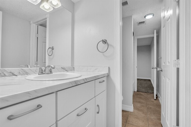 Photo - 12900 Walden Rd Unidad 703G