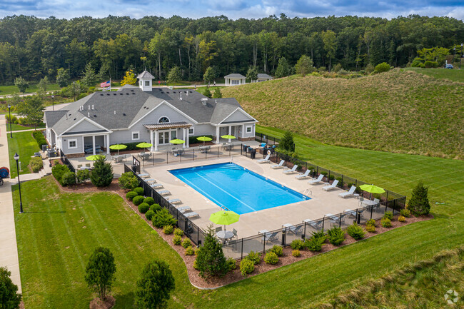 Clubhouse Pool - The Sound at Gateway Commons Apartments