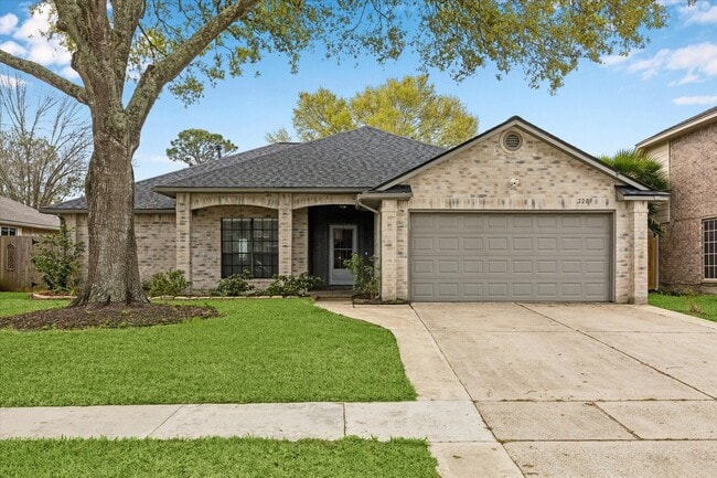 Building Photo - 2209 Aberdeen Dr