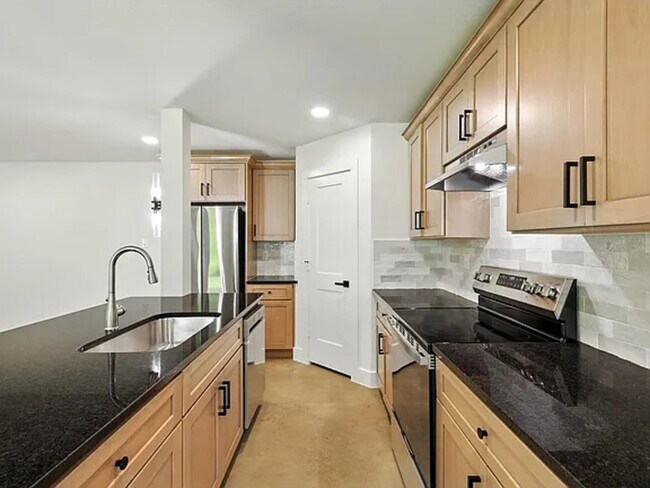 Photo - 1004 Branch St