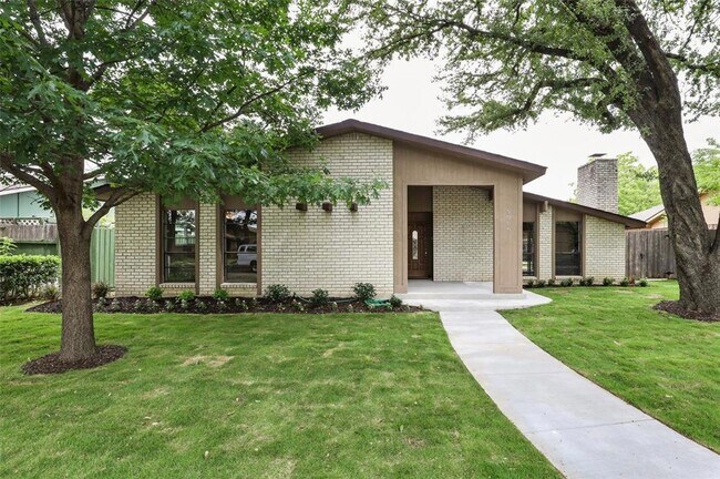 Photo - Spacious 3 Bed Home in The Colony – Fridge, Washer & Dryer Included!