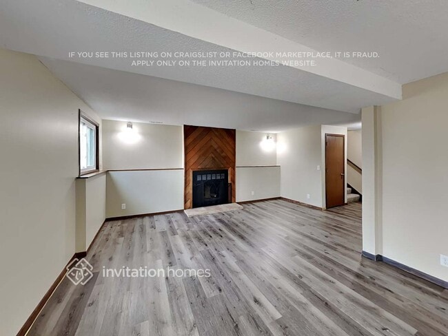 Photo - 7635 Upper 167th St W